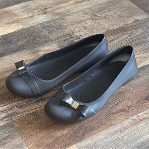 Crocs brown bow slip on shoe size 9W